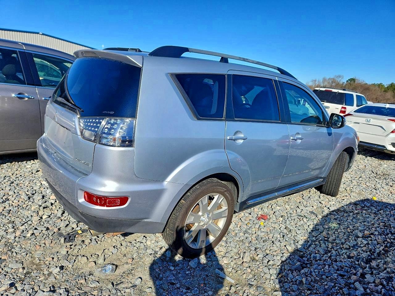 2013 MITSUBISHI OUTLANDER SE photo 3