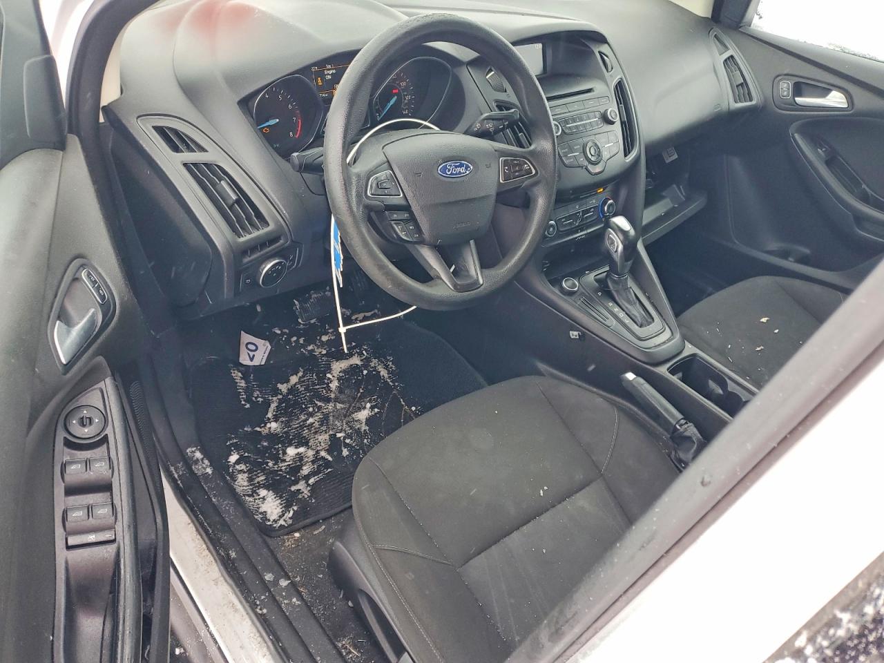 2015 FORD FOCUS SE photo 8