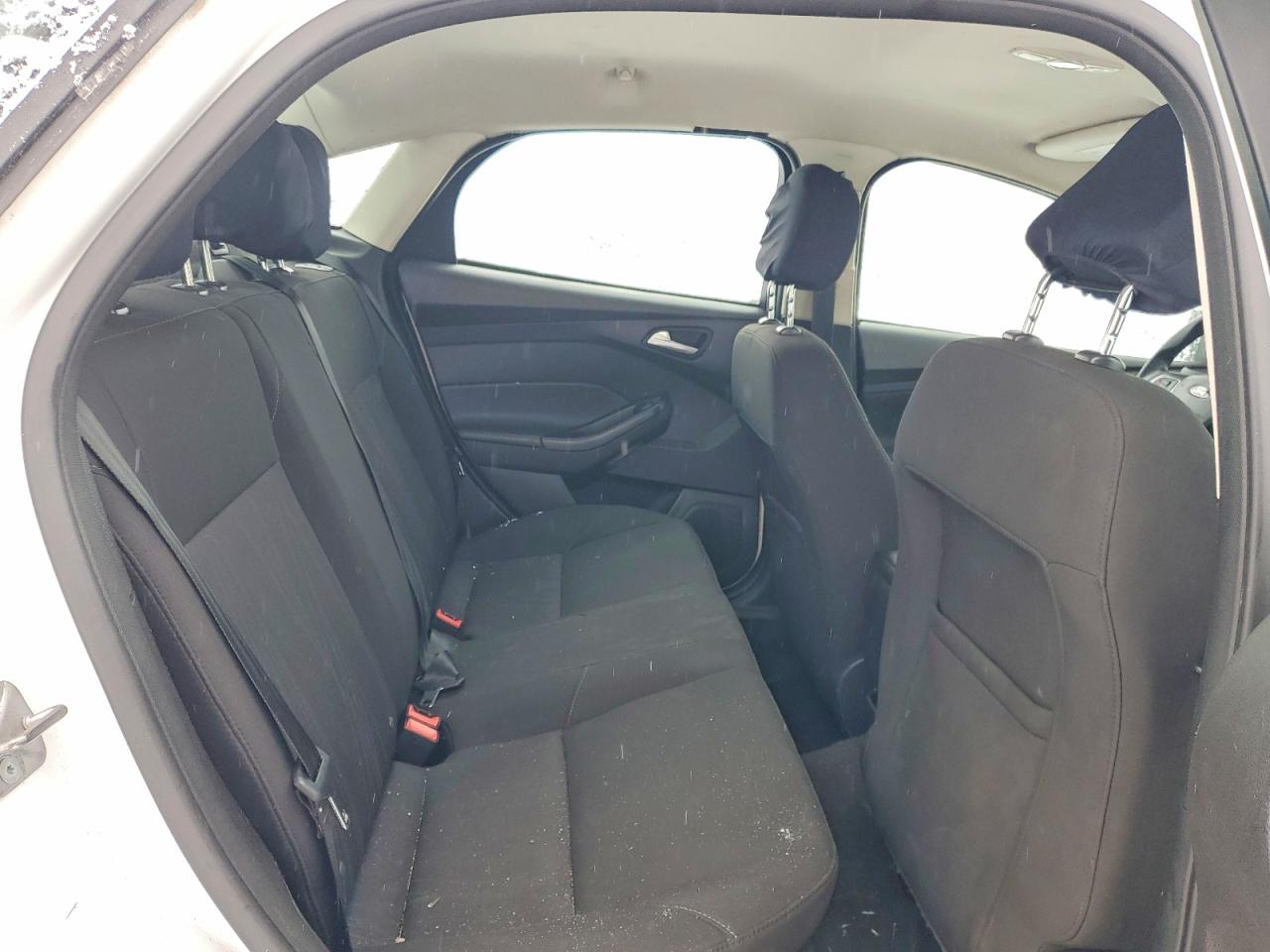 2015 FORD FOCUS SE photo 10