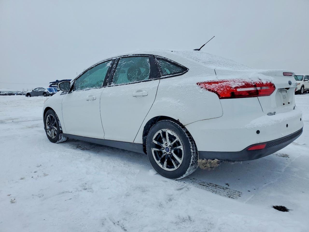 2015 FORD FOCUS SE photo 2