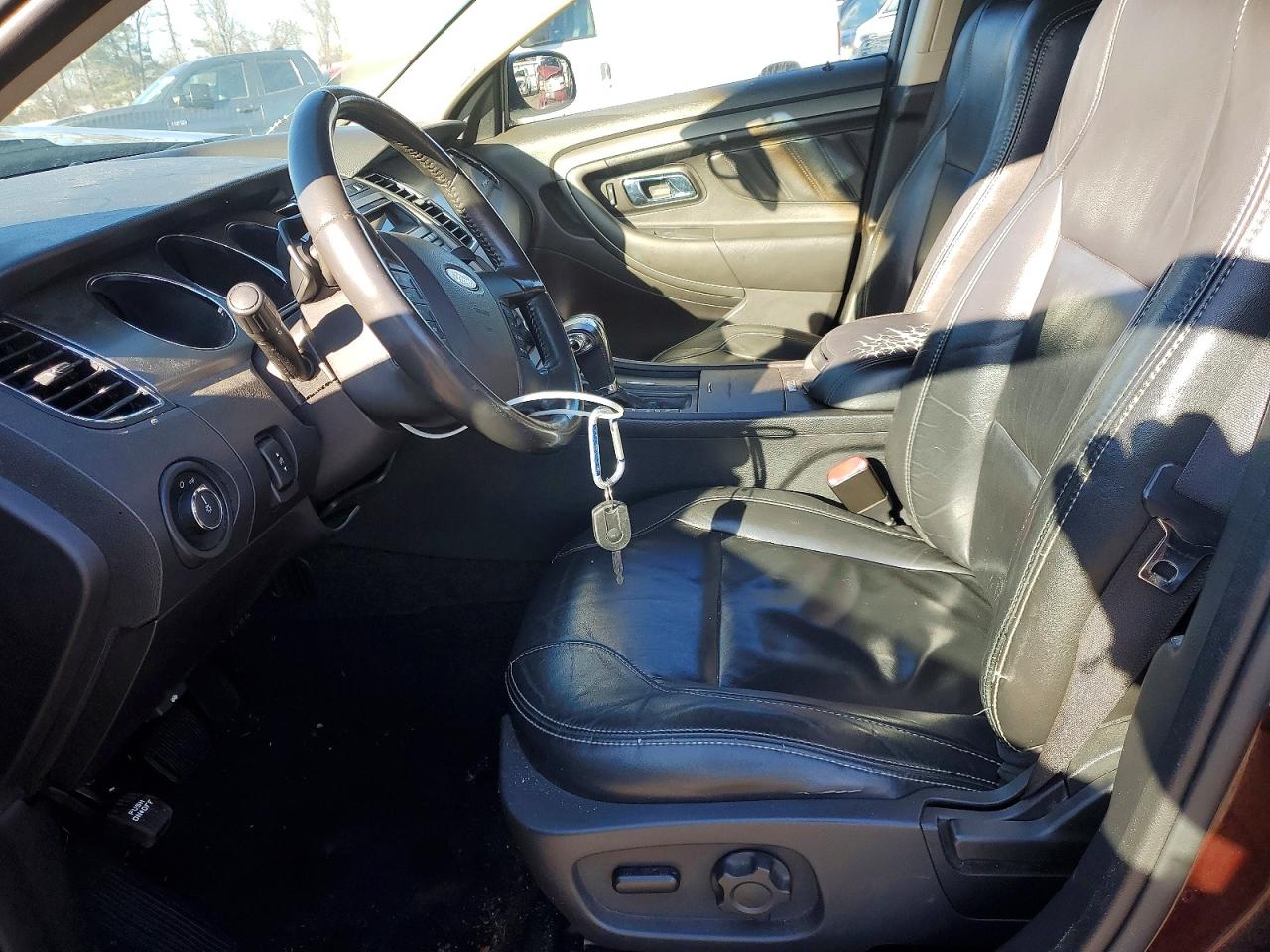 2010 FORD TAURUS SEL photo 13