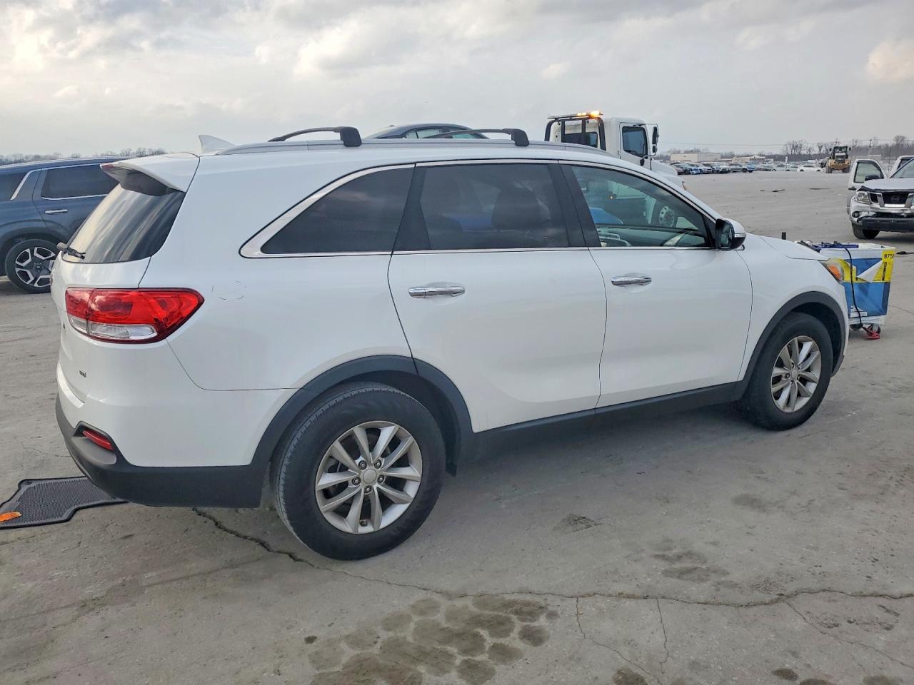 2016 KIA SORENTO LX photo 5