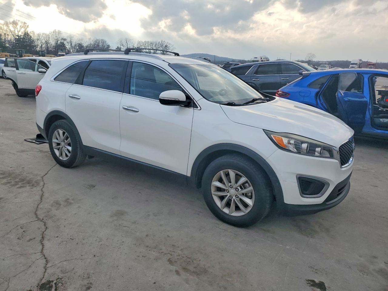 2016 KIA SORENTO LX photo 7