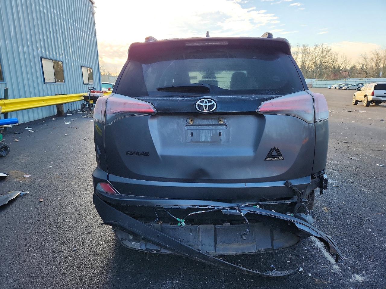 2018 TOYOTA RAV4 ADVENTURE photo 11