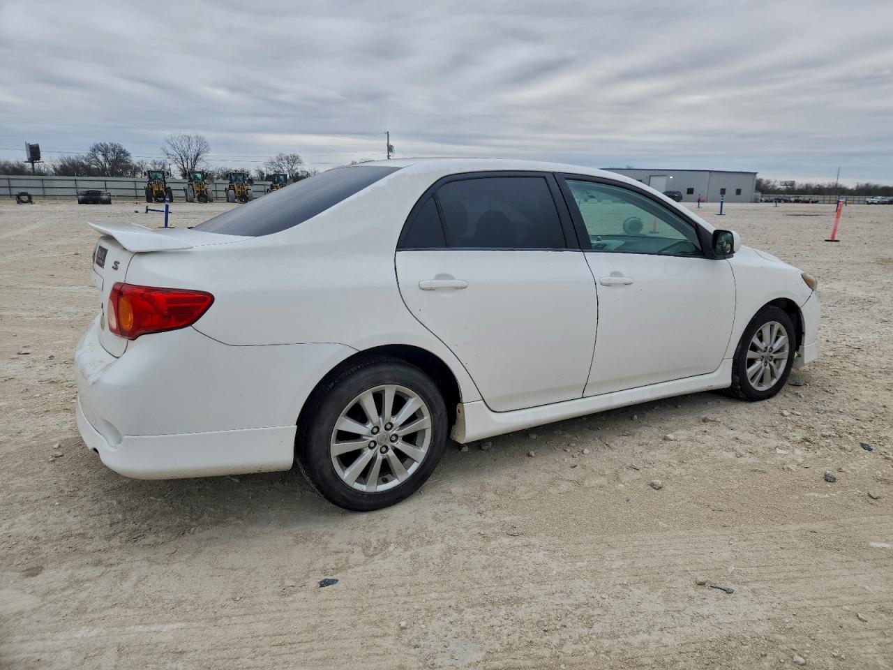 2010 TOYOTA COROLLA BASE photo 3