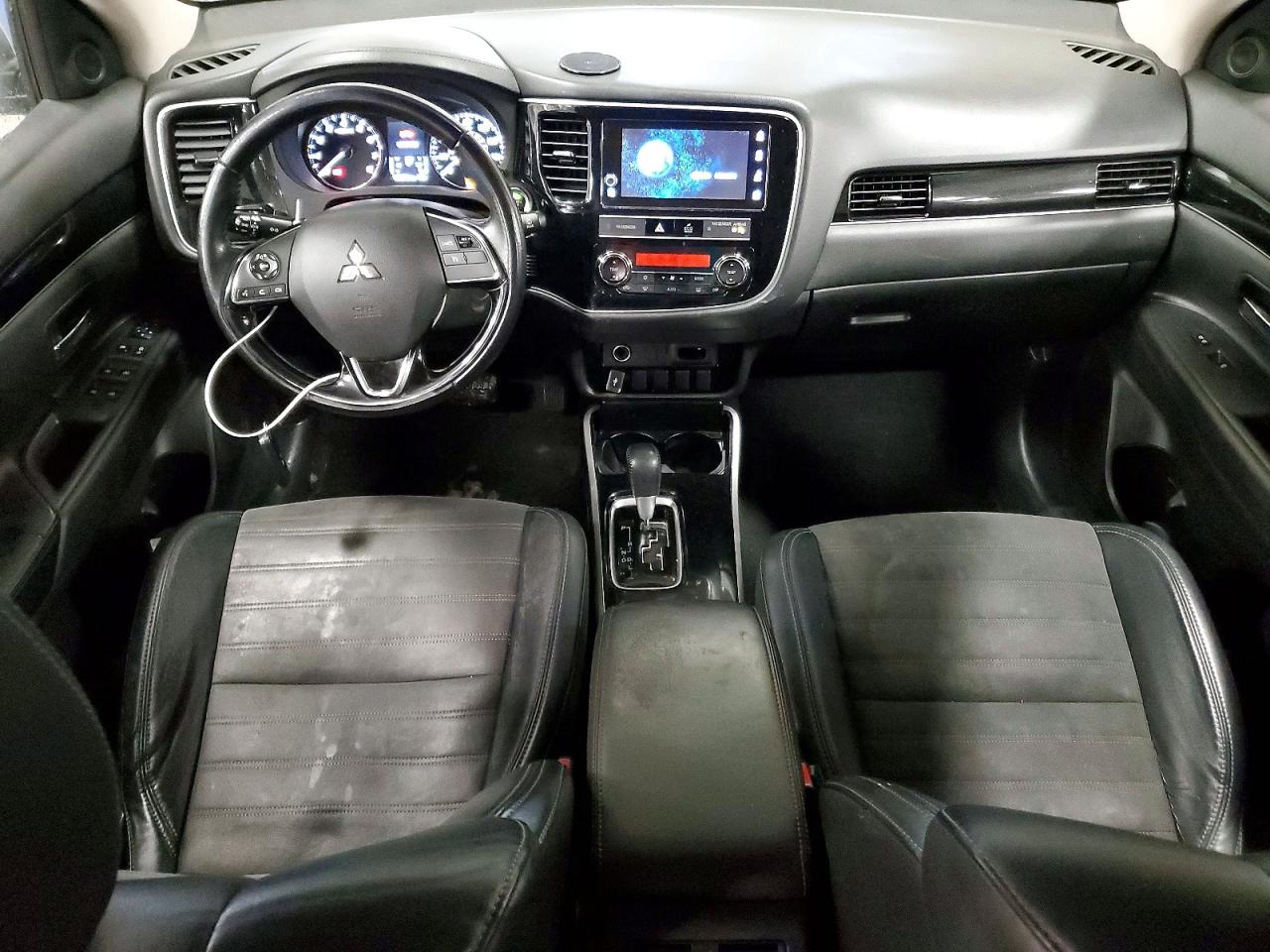 2019 MITSUBISHI OUTLANDER SE photo 8