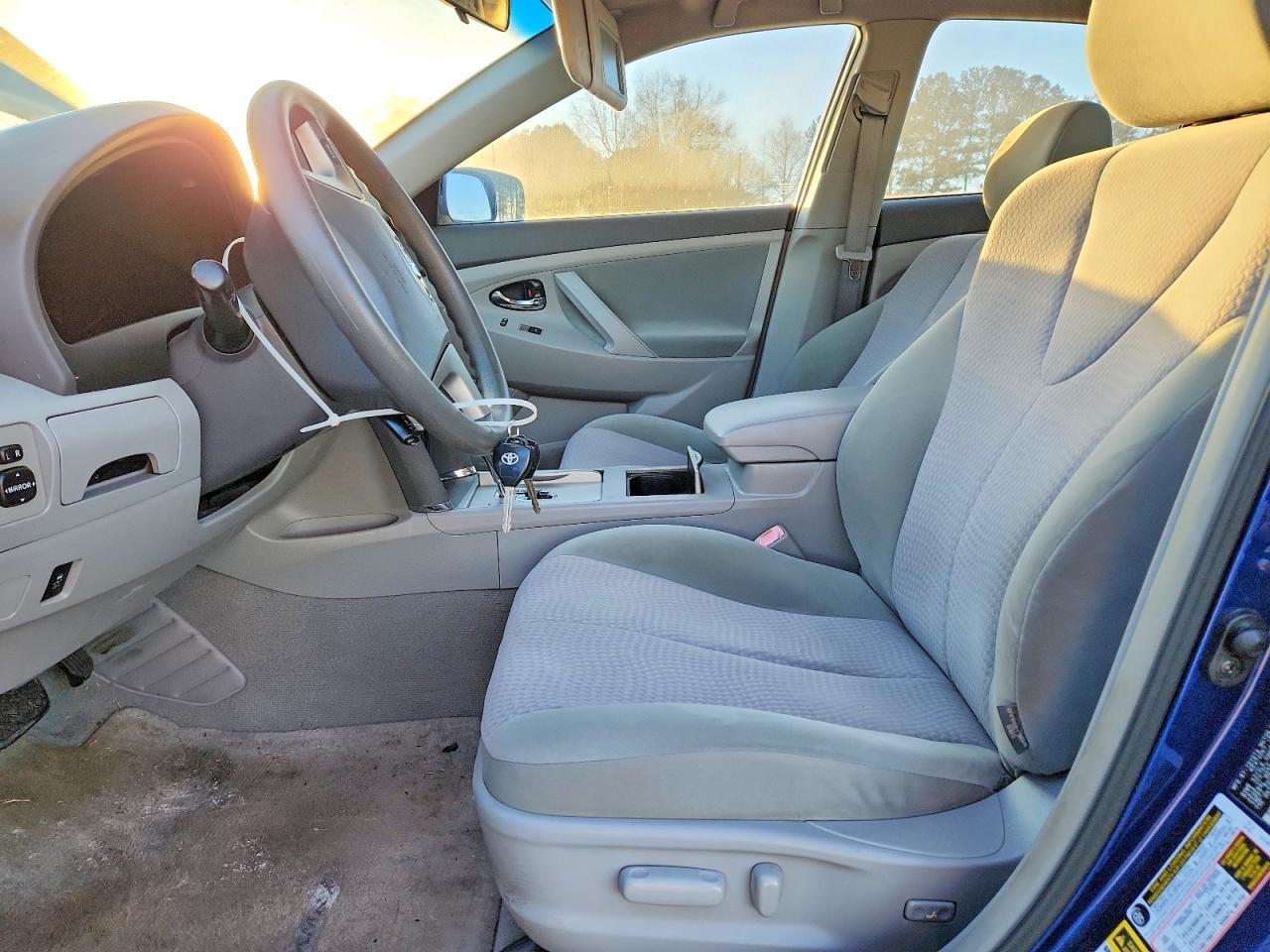 2010 TOYOTA CAMRY BASE photo 7