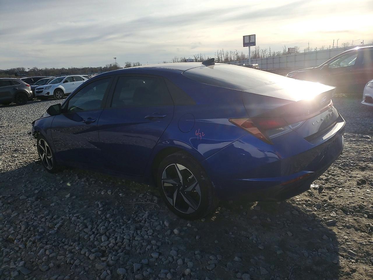 2023 HYUNDAI ELANTRA SEL photo 3