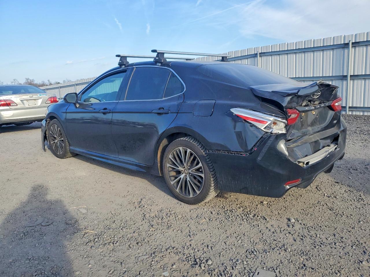 2018 TOYOTA CAMRY L photo 2