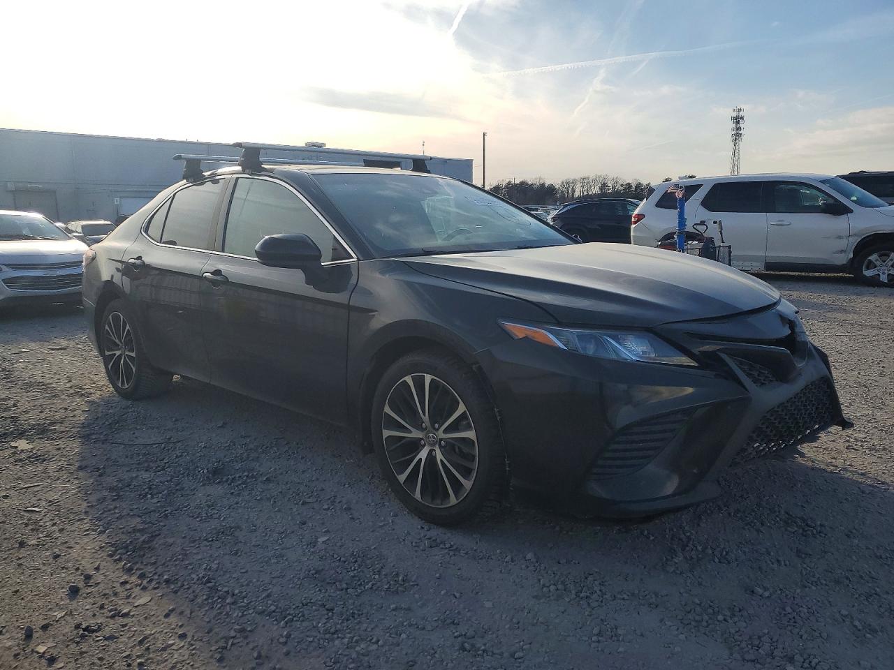 2018 TOYOTA CAMRY L photo 4