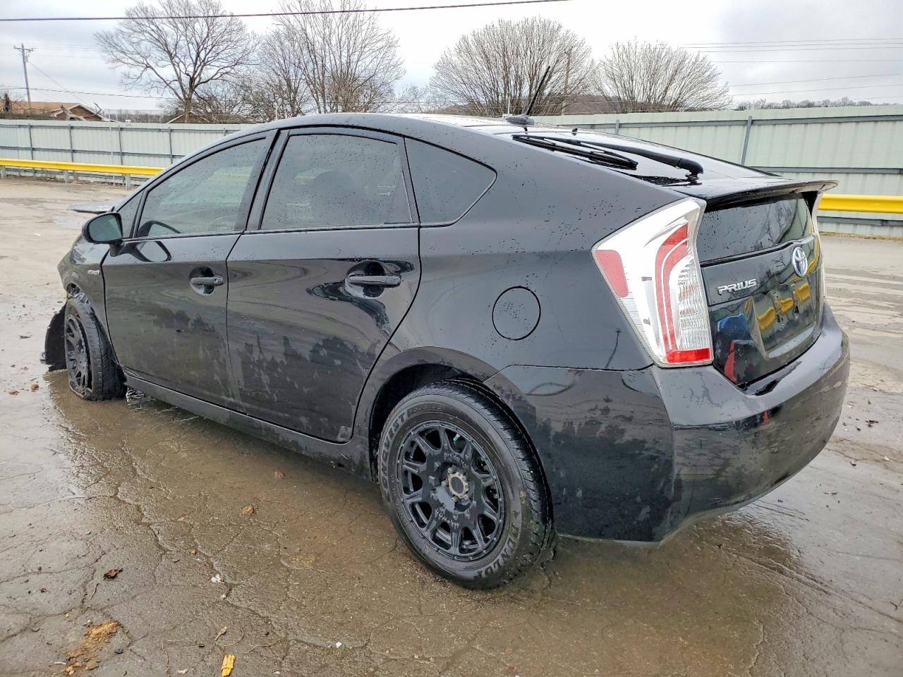 2014 TOYOTA PRIUS photo 3