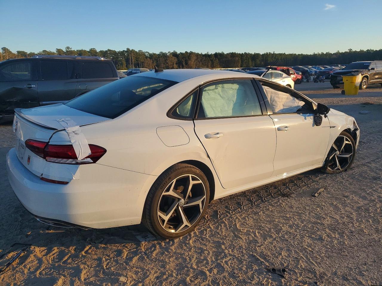 2020 VOLKSWAGEN PASSAT R-LINE photo 3
