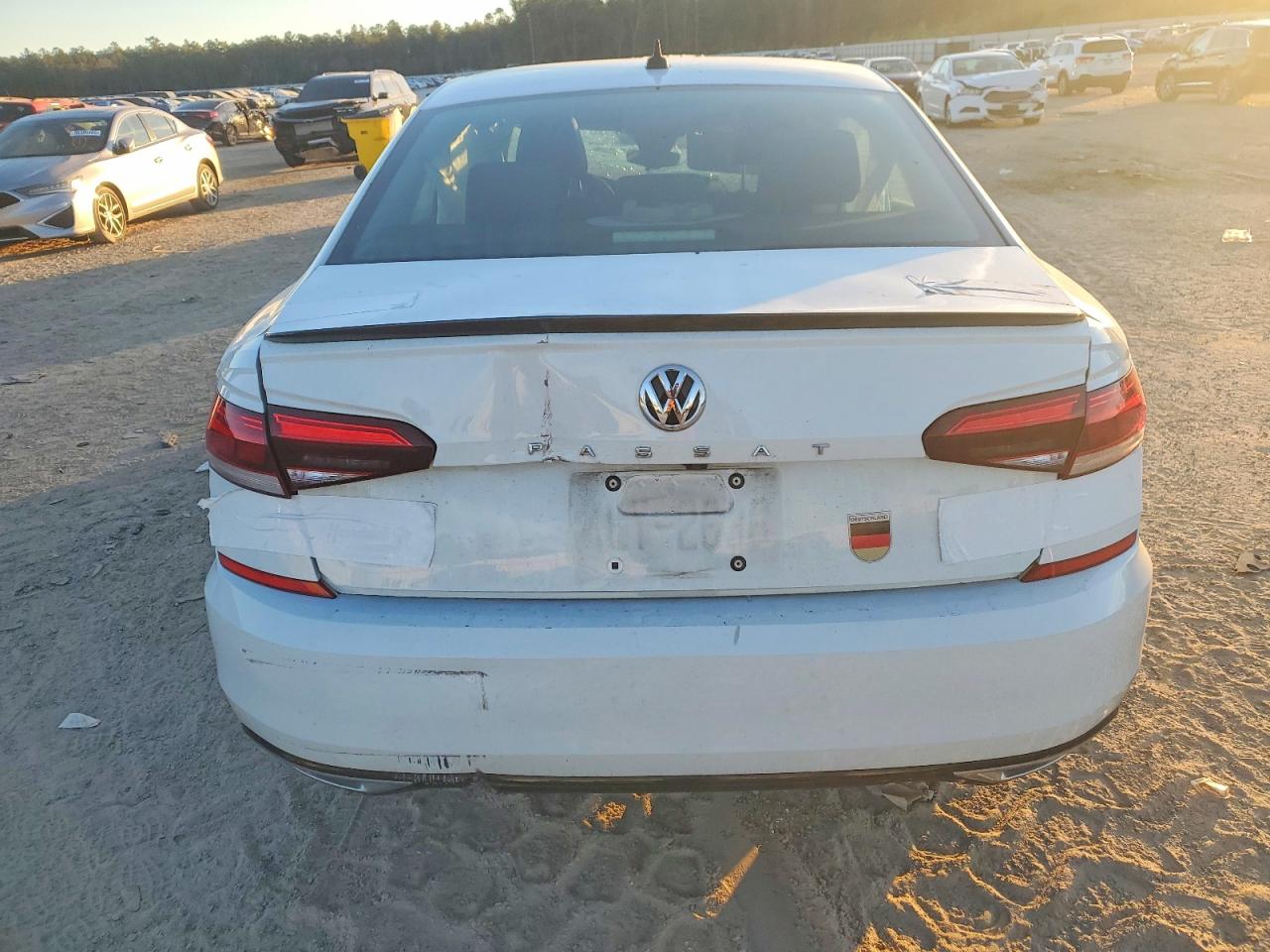 2020 VOLKSWAGEN PASSAT R-LINE photo 6