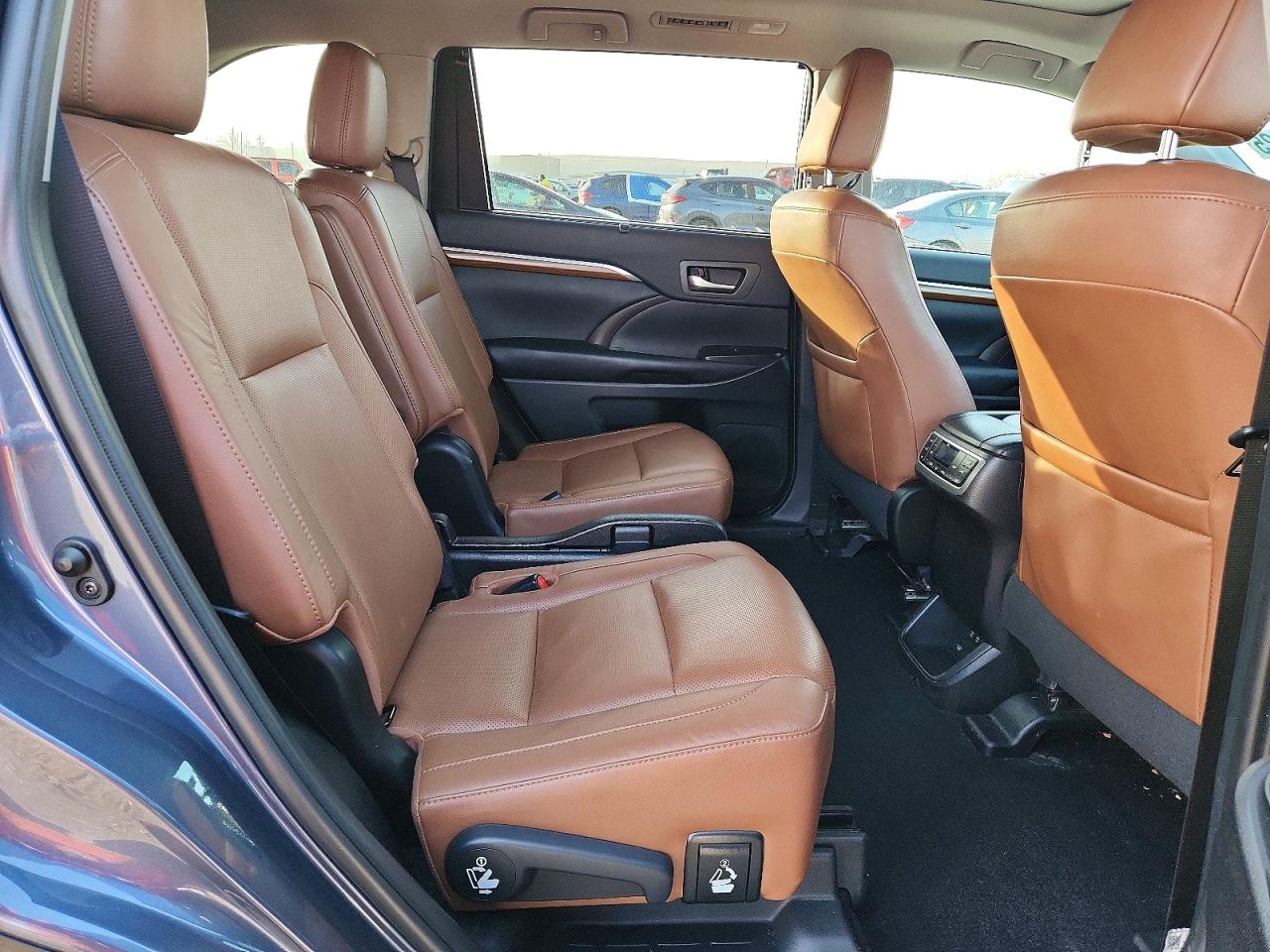 2019 TOYOTA HIGHLANDER HYBRID LIMITED PLATINUM photo 10