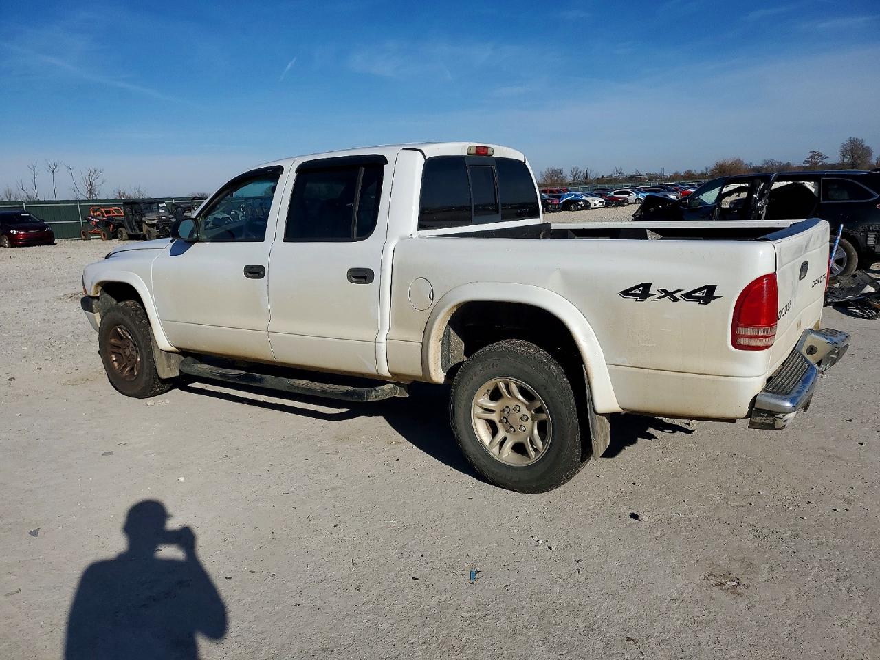 2004 DODGE DAKOTA QUAD SPORT photo 2