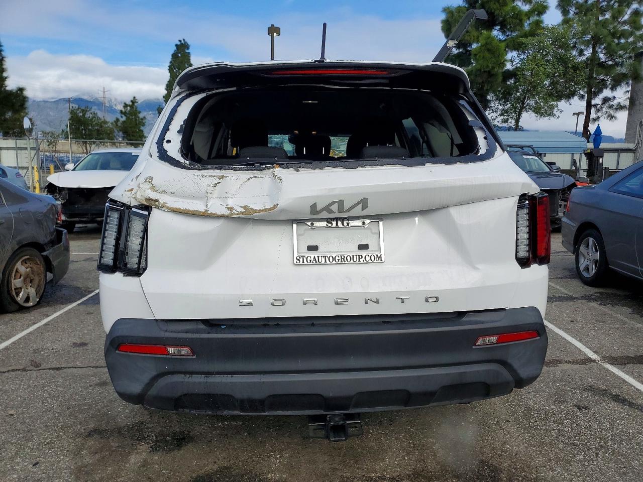 2022 KIA SORENTO LX photo 6