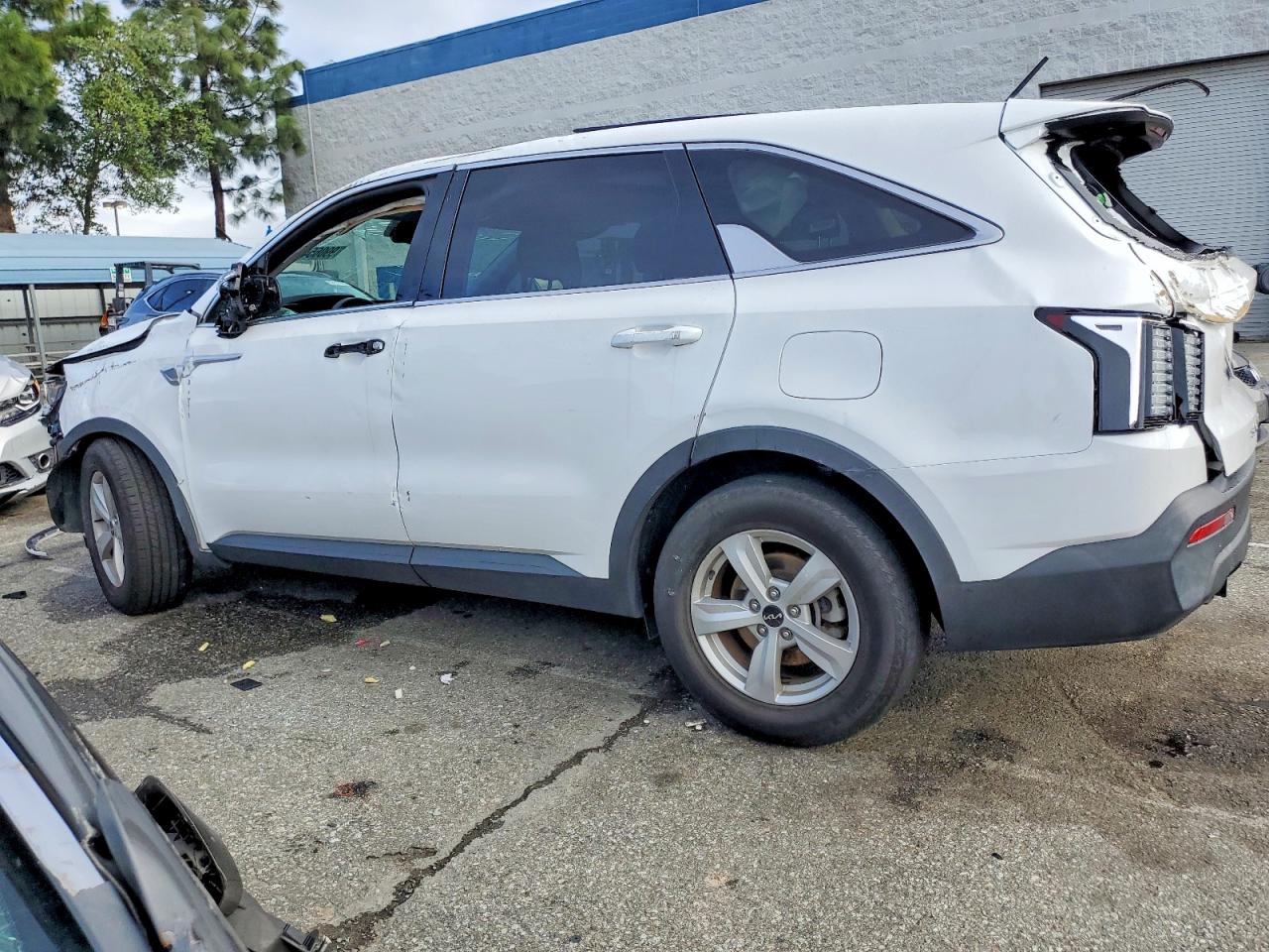 2022 KIA SORENTO LX photo 2