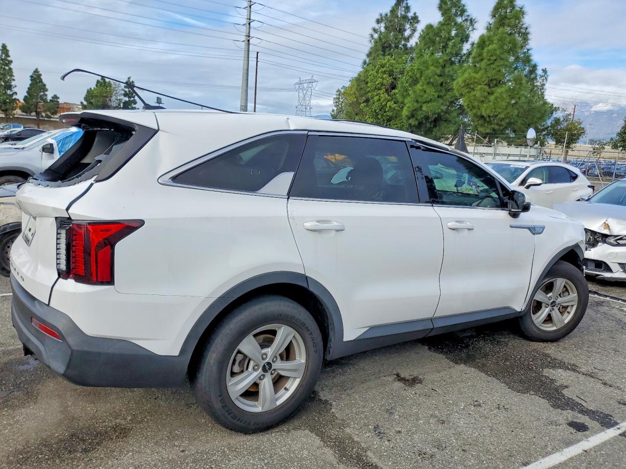 2022 KIA SORENTO LX photo 3