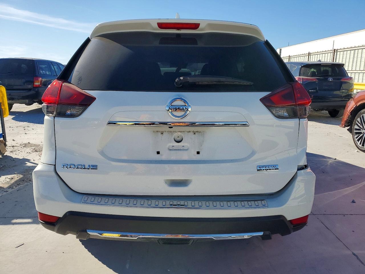 2020 NISSAN ROGUE S photo 6
