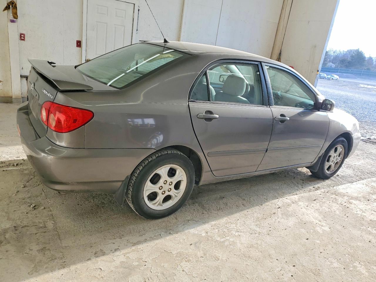 2005 TOYOTA COROLLA CE photo 3