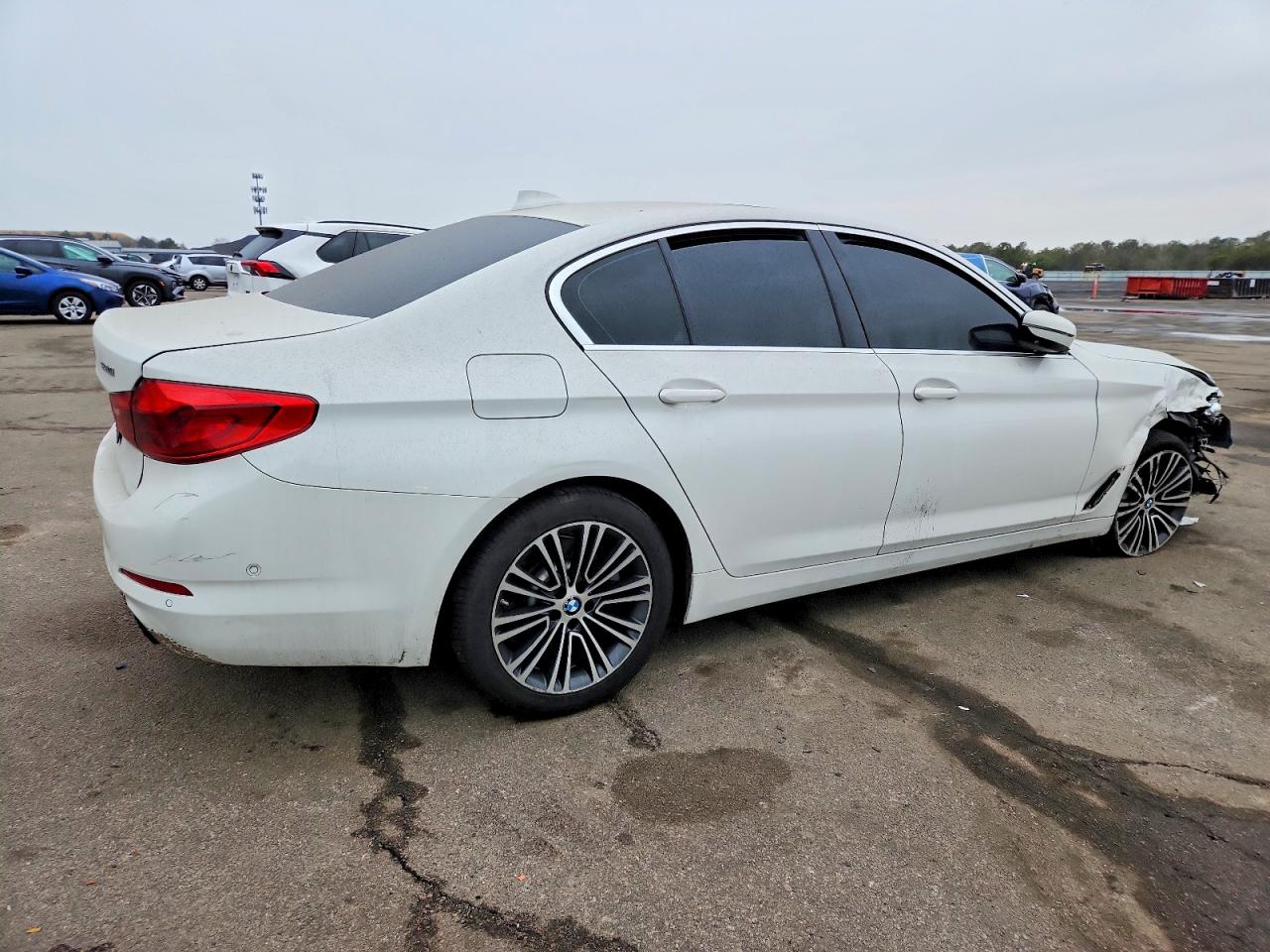 2020 BMW 530 XI photo 3