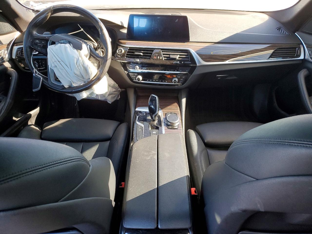 2020 BMW 530 XI photo 8
