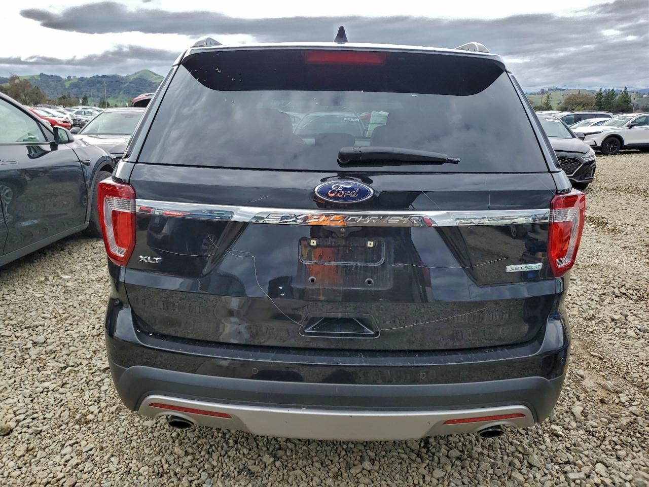 2017 FORD EXPLORER XLT photo 6