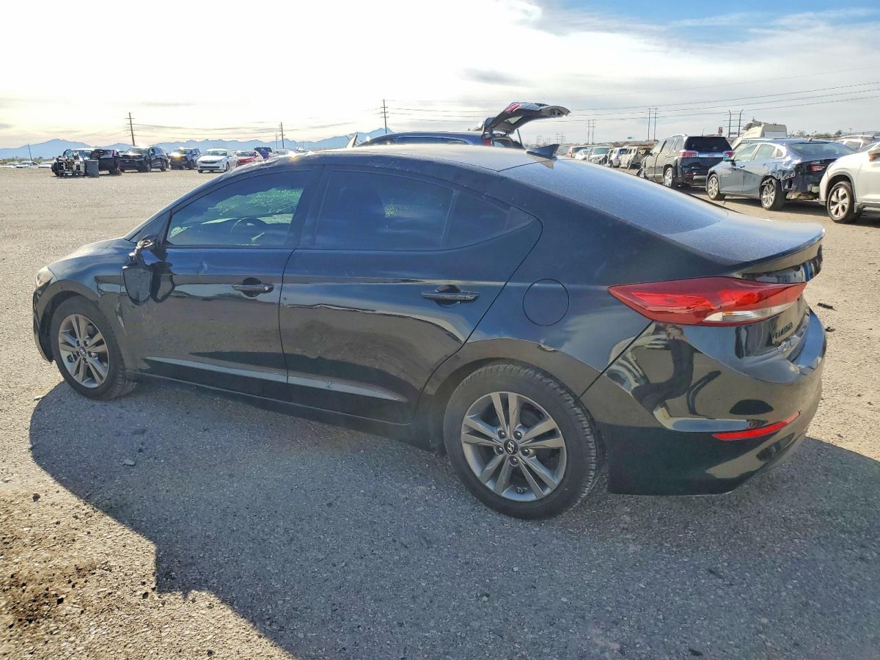 2017 HYUNDAI ELANTRA SE photo 3