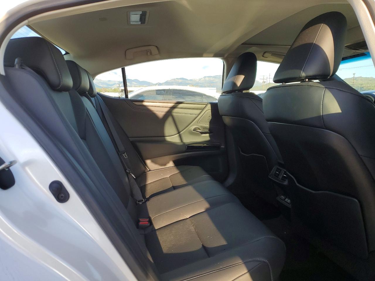 2025 LEXUS ES 300H BASE photo 19