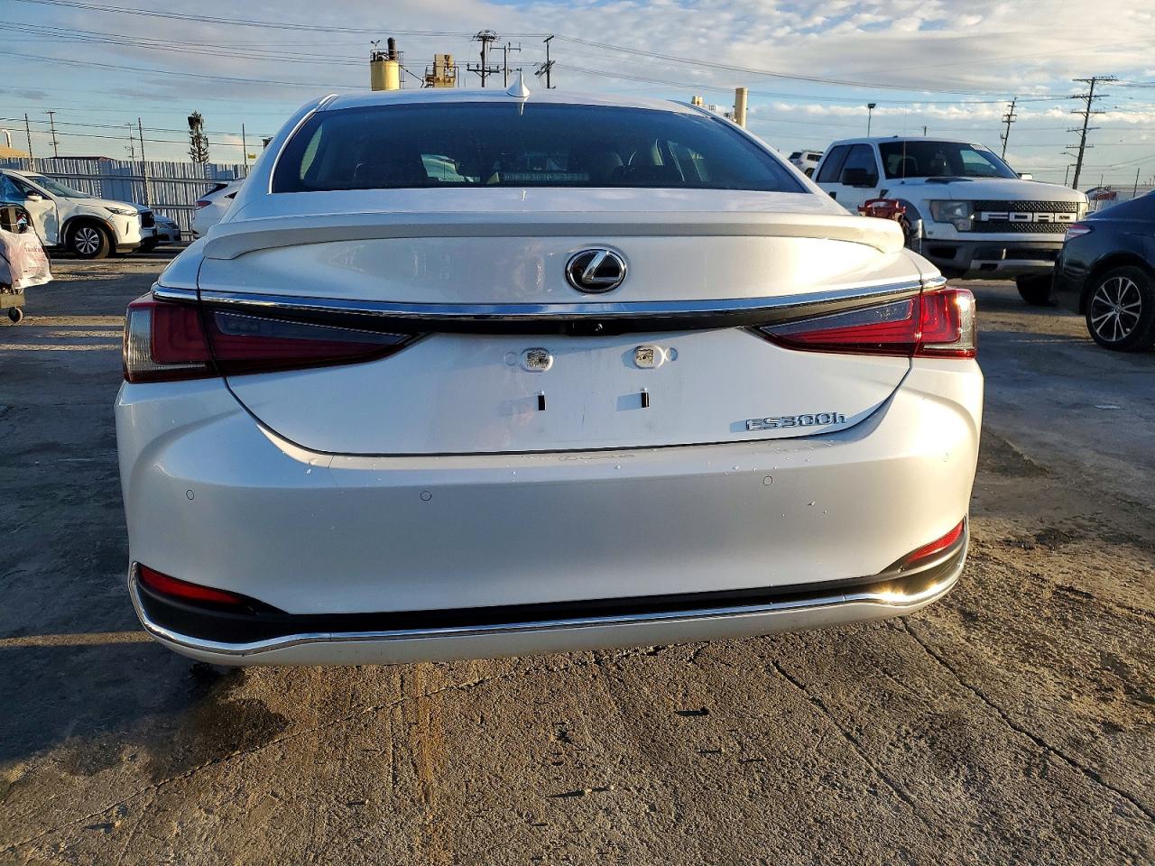 2025 LEXUS ES 300H BASE photo 11