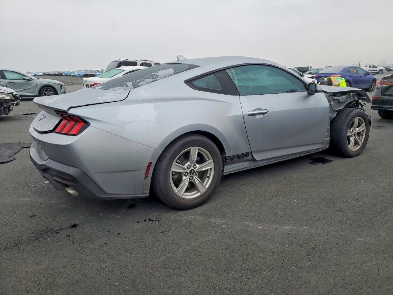2024 FORD MUSTANG photo 7