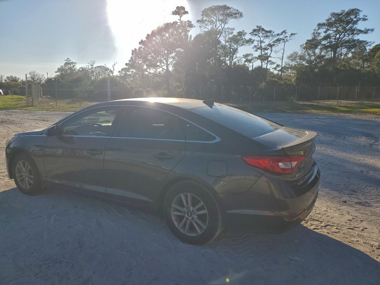 2015 HYUNDAI SONATA SE photo 3