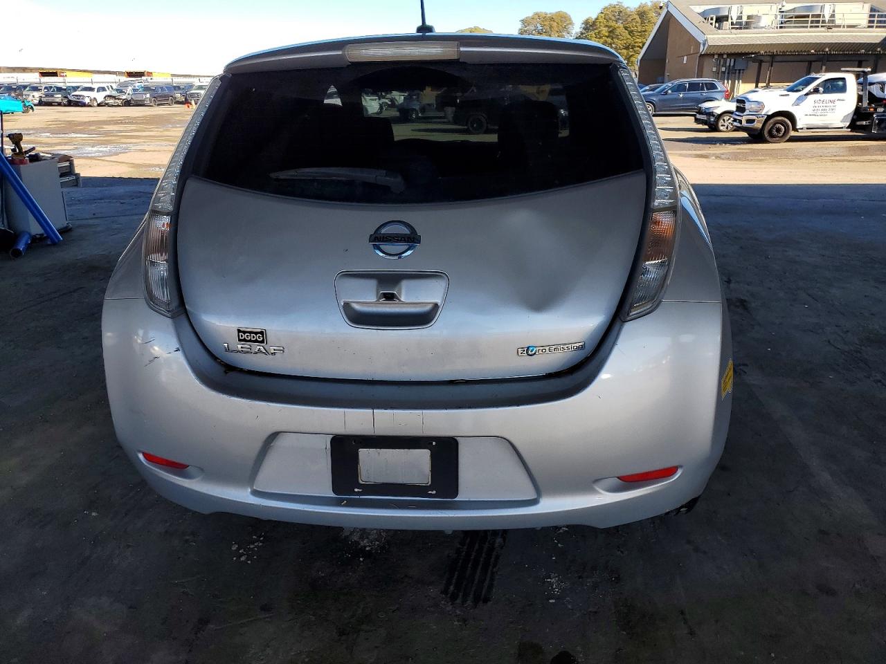 2013 NISSAN LEAF S photo 6