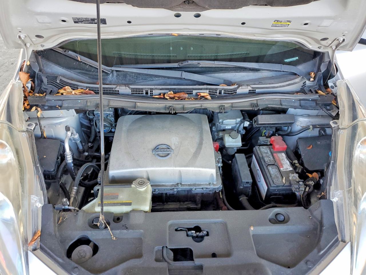2013 NISSAN LEAF S photo 11