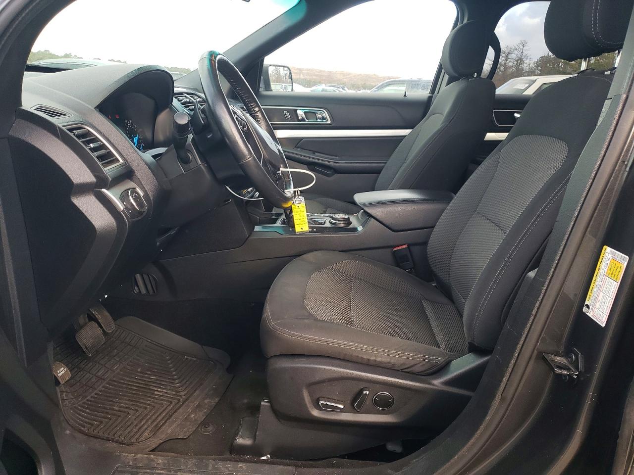 2017 FORD EXPLORER XLT photo 7