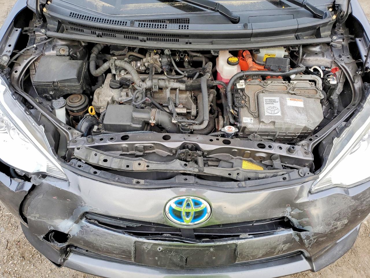 2014 TOYOTA PRIUS C photo 11