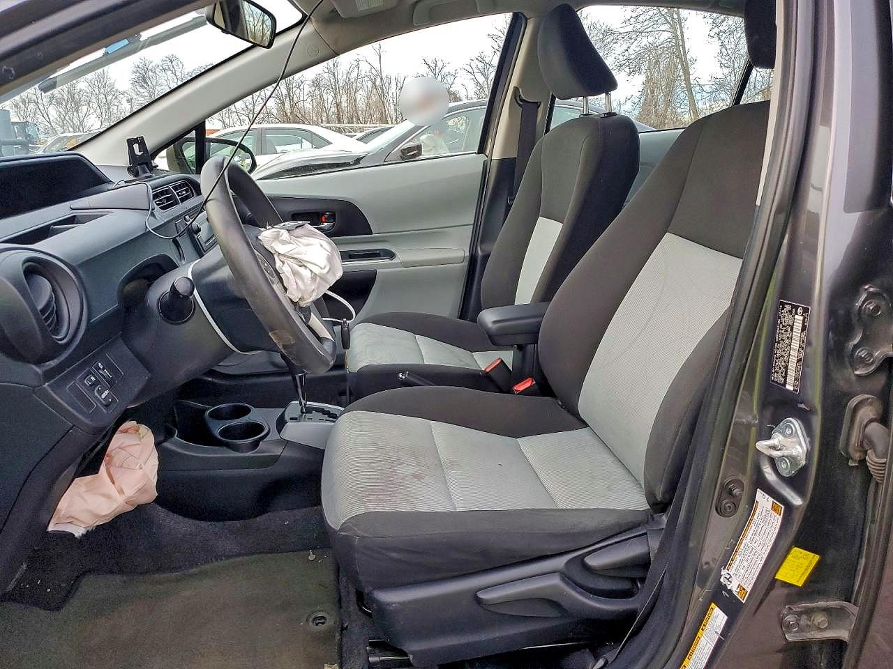 2014 TOYOTA PRIUS C photo 7
