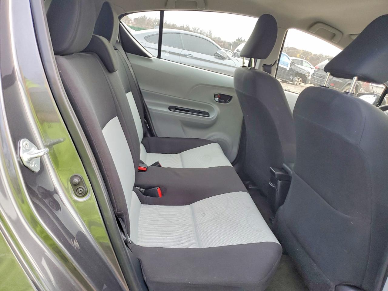 2014 TOYOTA PRIUS C photo 10