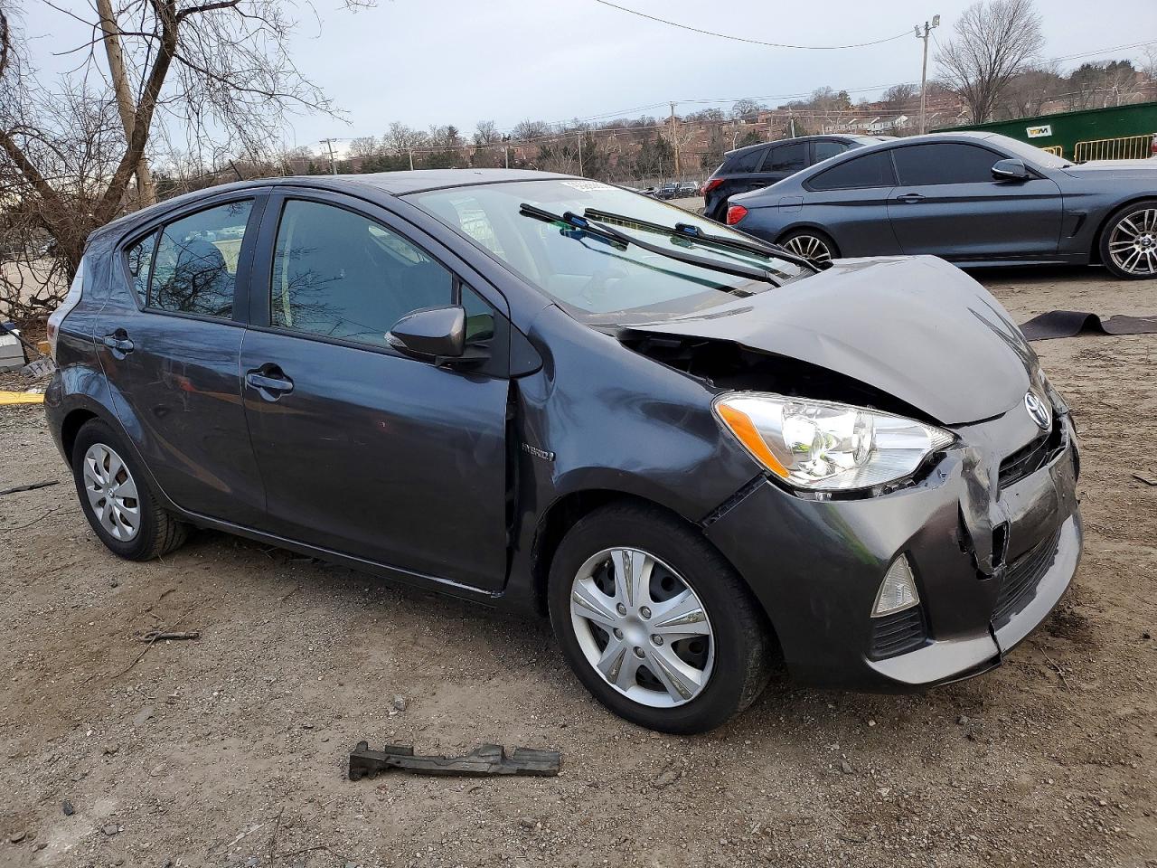 2014 TOYOTA PRIUS C photo 4