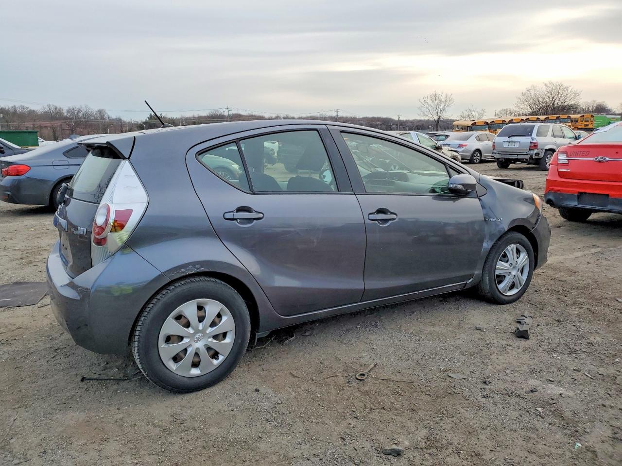 2014 TOYOTA PRIUS C photo 3