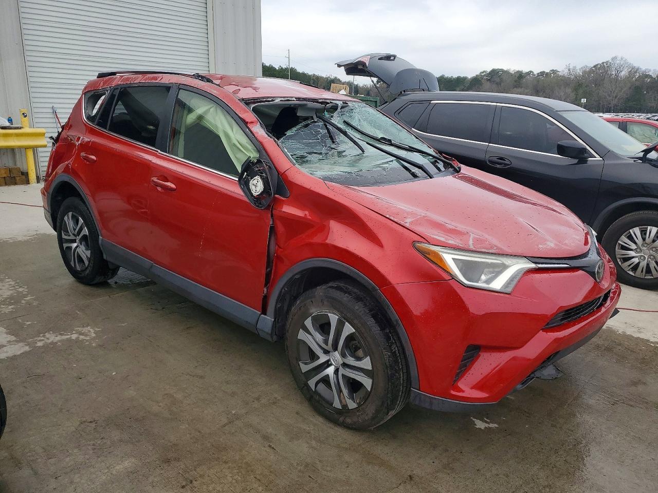 2017 TOYOTA RAV4 LE photo 4