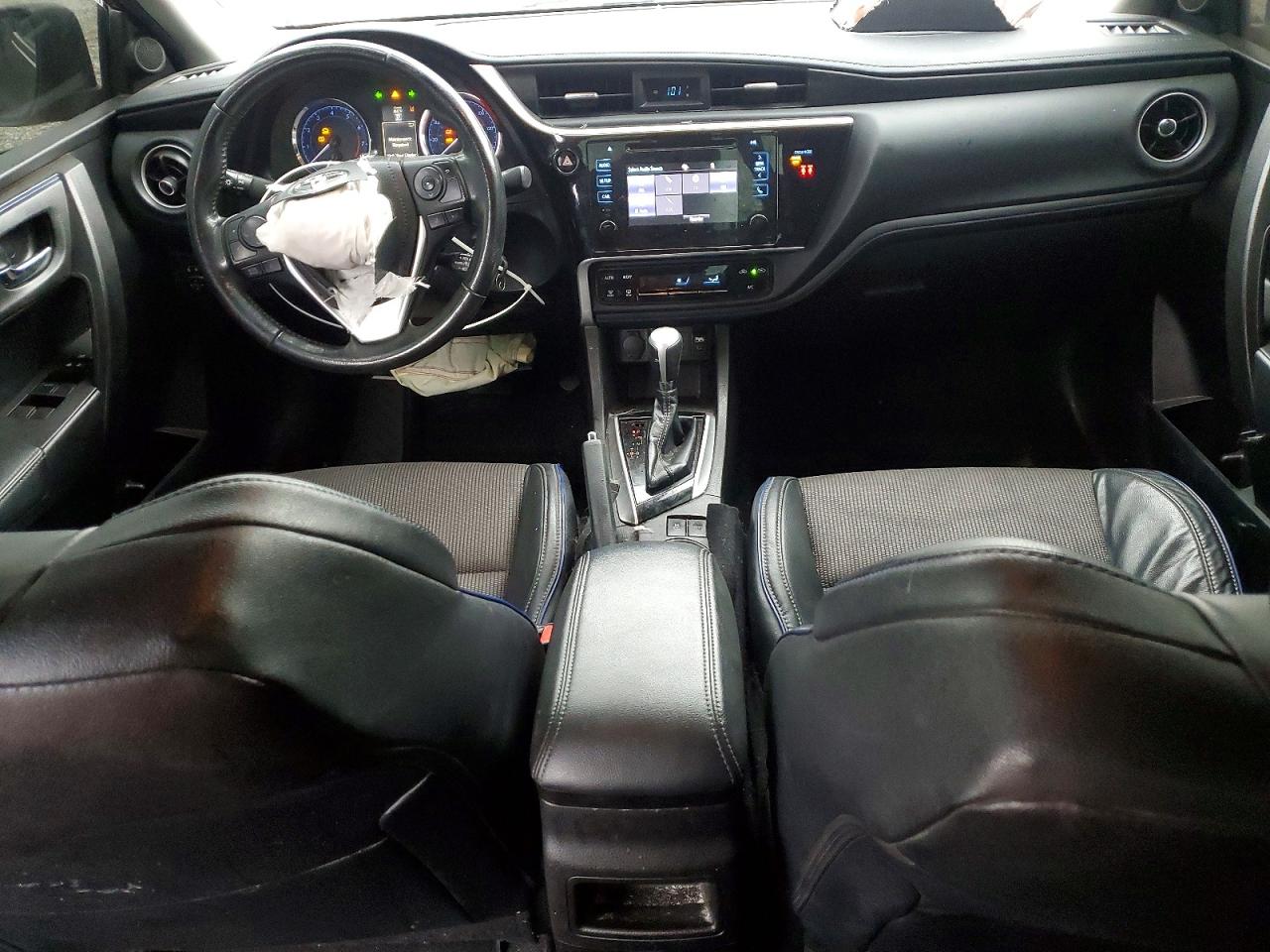 2019 TOYOTA COROLLA L photo 8