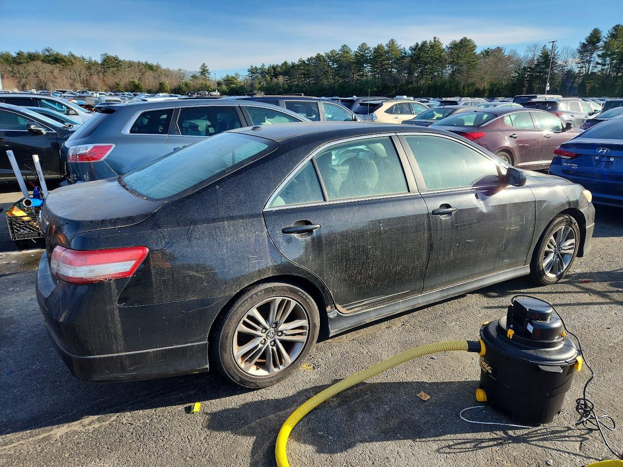 2010 TOYOTA CAMRY BASE photo 3