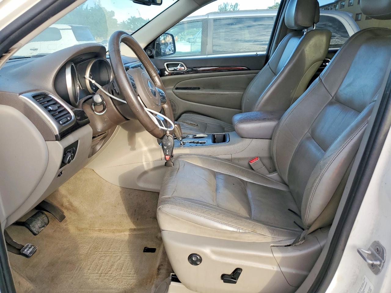 2011 JEEP GRAND CHEROKEE LAREDO photo 7