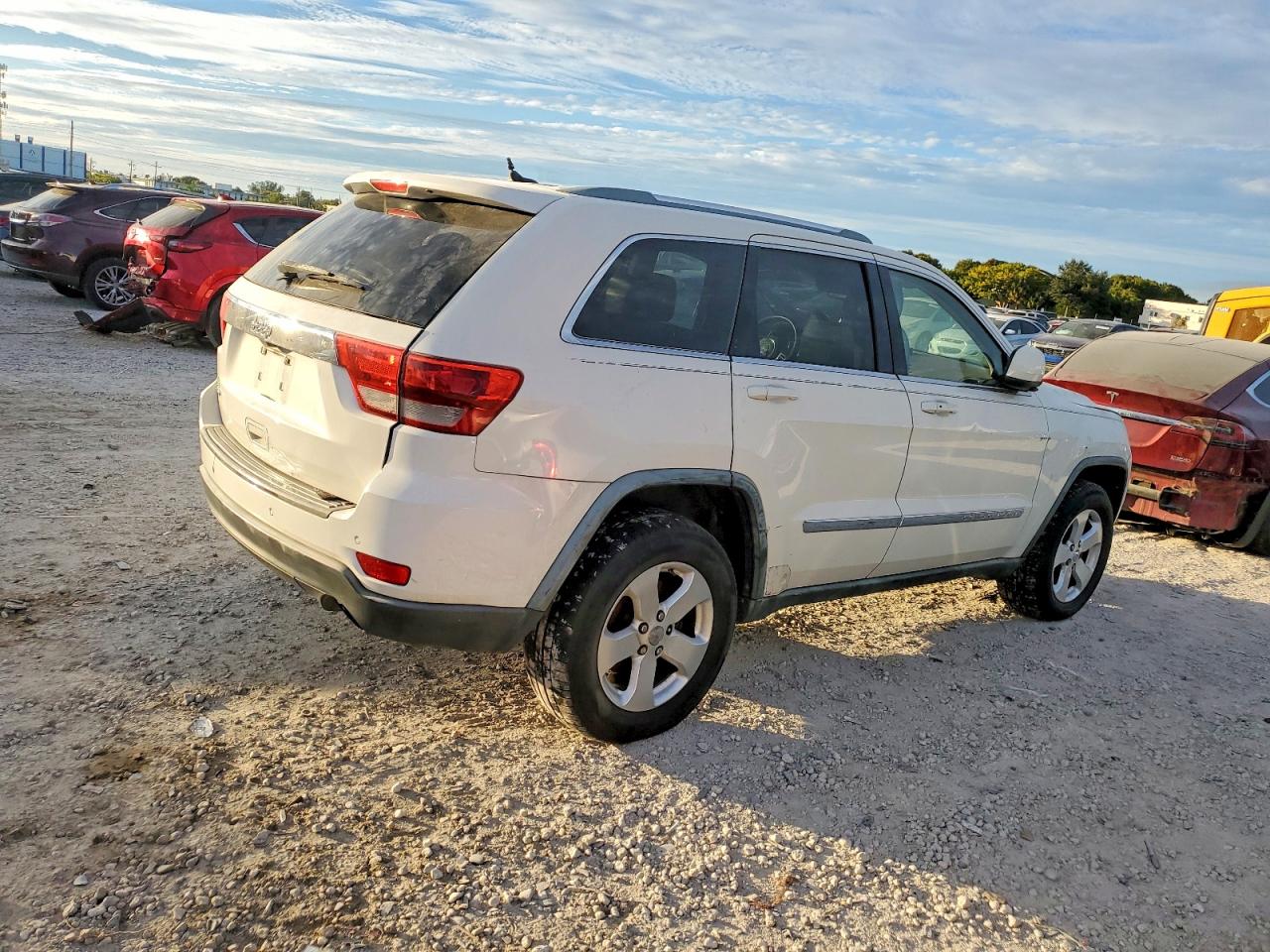 2011 JEEP GRAND CHEROKEE LAREDO photo 3