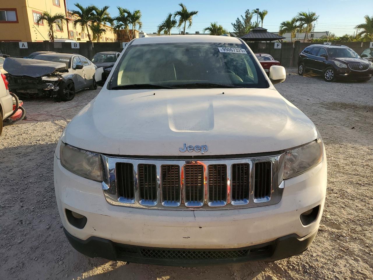 2011 JEEP GRAND CHEROKEE LAREDO photo 5