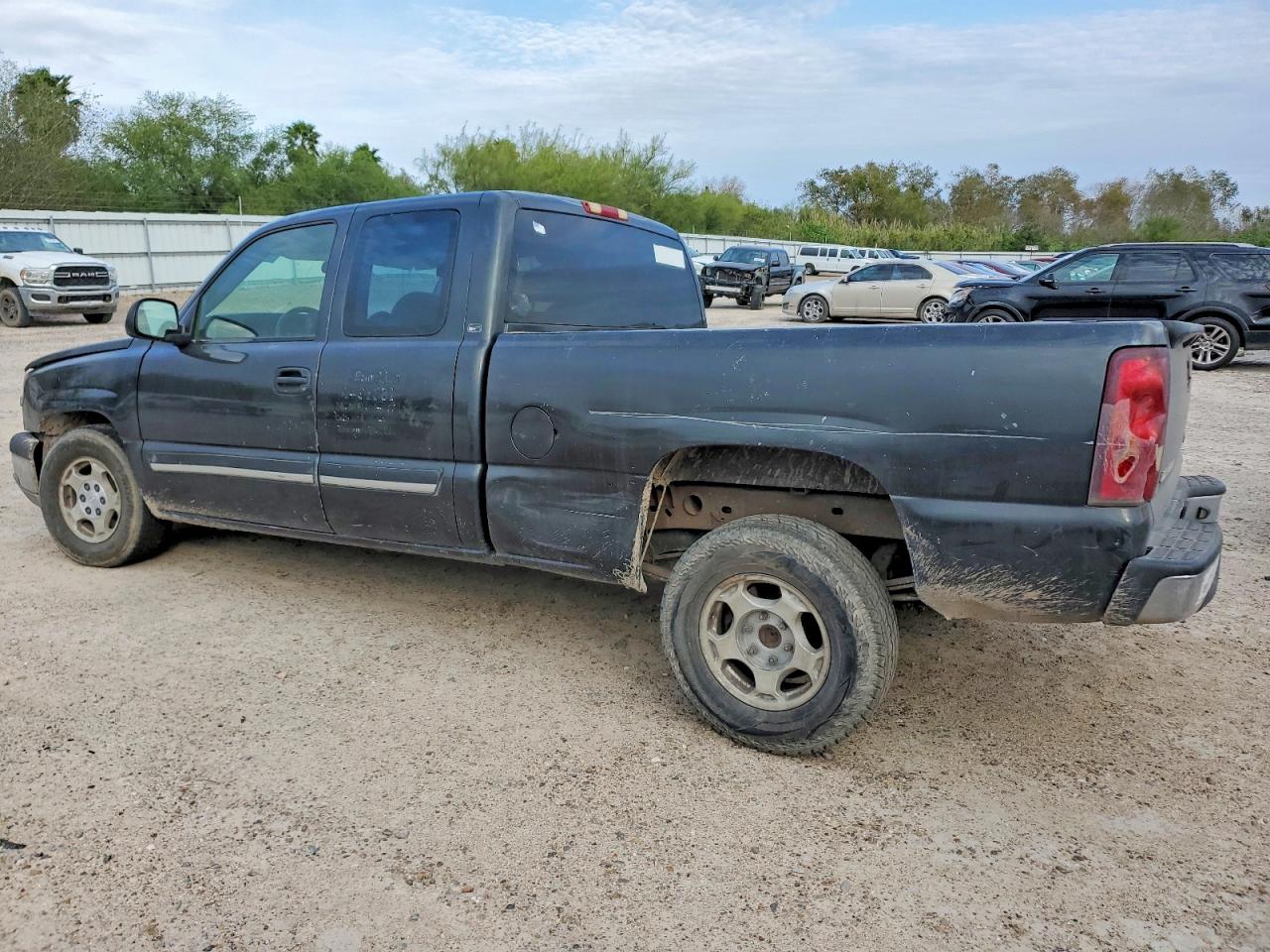2003 CHEVROLET SILVERADO C1500 photo 2