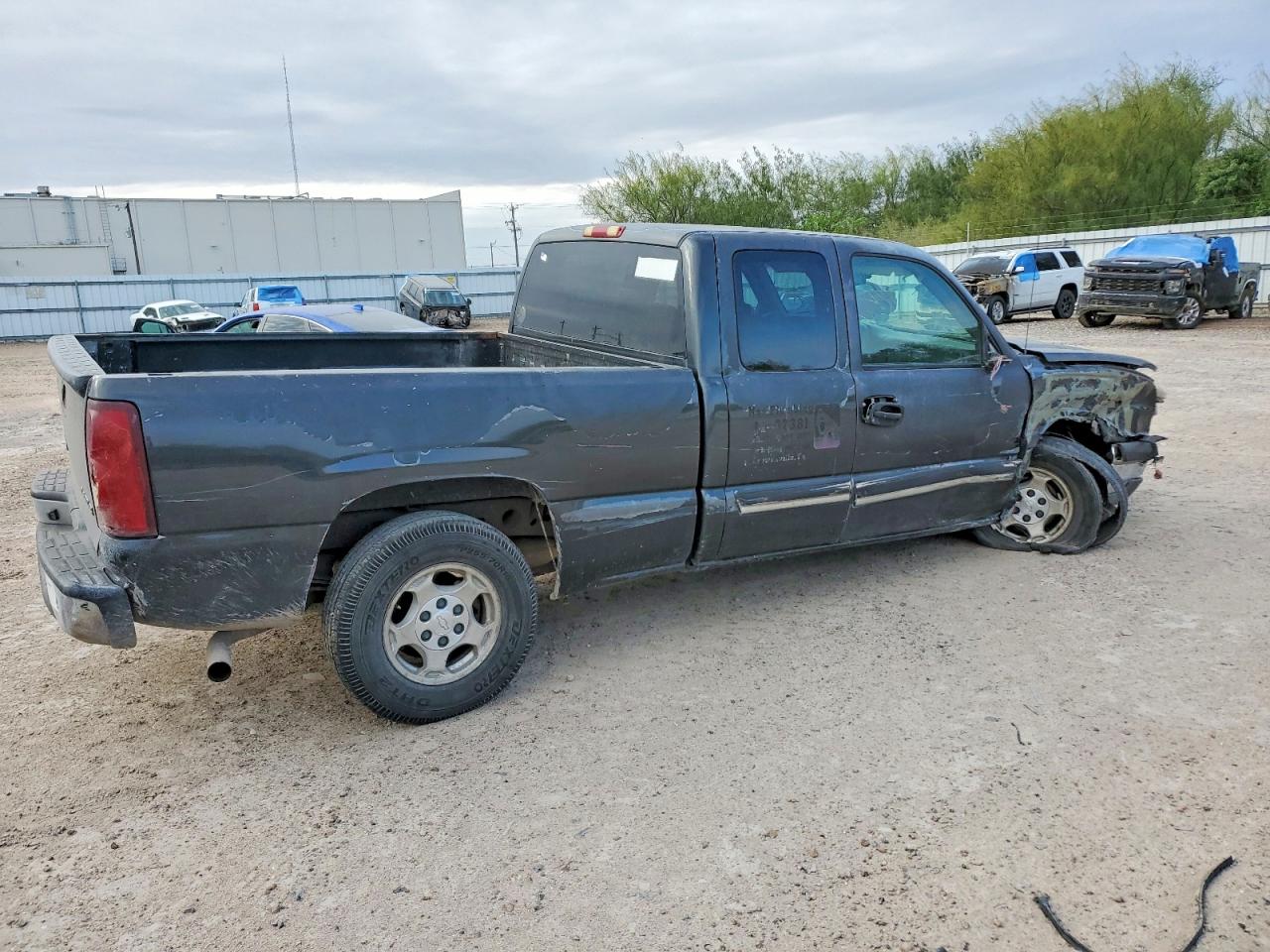 2003 CHEVROLET SILVERADO C1500 photo 3