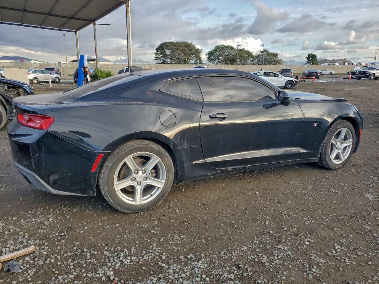 2016 CHEVROLET CAMARO LT photo 5