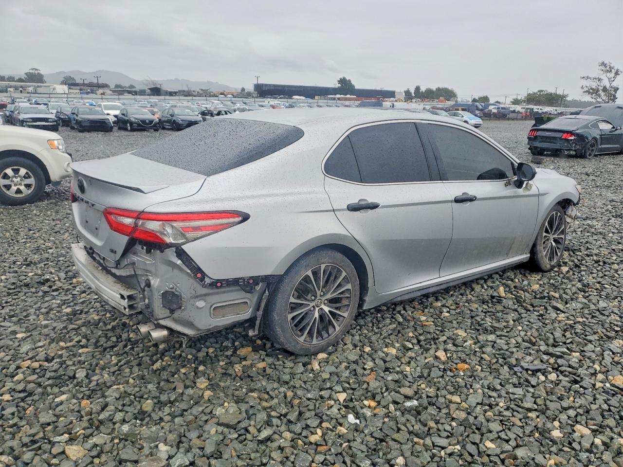 2018 TOYOTA CAMRY L photo 5